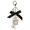 2021 Nouvelle Imitation Perle Bouteille De Parfum Porte-clés Porte-Anneau De Voiture Sac Charme Pendentif Accessoires Arc Porte-clés De Mode Porte-clés4139871986