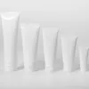 Biała plastikowa rurka kosmetyczna uzupełniająca balsam z balsamem do ust wyposażony w butelkę do góry nogami do ręcznego kremu kremowego szampon iuliu