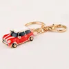 Keychains Creative Vintage Car Model nyckelkedjor Guldplätering Färg Utsökande ring mode ryggsäck hänge vackra små gåvor