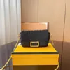 Taschen Baguette-Tasche Umhängetasche Damen Handtasche Zweifarbige Spleißkette Geldbörse Gold Hardware Schnalle Innenfach Reißverschlusstasche Geldbörse