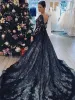 Gotycka czarna koronka Linia Line Wedding Suknie z długimi rękawami Deep V Szyja Sexy Otwarte Back Bridal Suknie