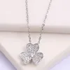 2023 New Frivloes Fritillaria Lucky Van clover necklace 3 flowers Fashion diamond Pendant Necklaces for women Elegant Gold Necklace Choker chains Designer Jewelry