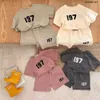 Designer Kids Clothes Set Boys Summer ESS Tracksuits Casual Letter Baby Girls Kid T Shirts Pants Spädbarn Barn Kort ärm Top Shorts Youth Toddler C PCW7