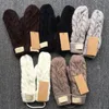 Högkvalitativa varumärkeshandskar unisex Wool Mantens Fashion Designer Warm Glove Sticked Mitten 5 Color9767507240B