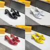 Designer Baguette Slippers Vrouwen Flats Gestreepte Sandalen Leren Slides Baguette Patroon Zwart Wit Slides Dames Zomer Strand Flip Flops