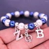 Charmarmband stretch vit blå 10 mm pärlpärlor grekiska bokstäver zeta phi beta zob samhälle kvinnor smycken