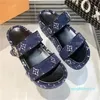 Designer primavera e l'estate marea sandali con suola spessa grande lettera stoffa denim pelle nera e blu moda femminile è ancora pantofole con suola spessa omni-match