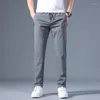 Pantalones para hombre, verano 2023, tela de seda helada suave, pantalones finos informales de estilo coreano a la moda para hombre, pantalones rectos de alta elasticidad, marca masculina