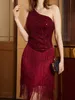 基本的なカジュアルドレス女性ドレス女性のフリンジ斜め肩刺繍バックレスナイトクラブドレスショートスカートバンケットパーティードレス230614