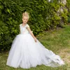 Baby Flower Girl Sukienka z pociągiem 2024 Tiul z kości słoniowej koronkowy w ballgown Pierwsza suknia komunalna mały dzieciak niemowlę