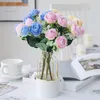 Dekoratif çiçekler beyaz yapay pembe ipek çay gül tomurcukları ev oturma odası için vazo noel el parti düğün dekorasyon sahte bitkiler