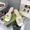 Designer kvinnors tofflor sandaler flip flops mid häl läder mode sexiga skor damer sommar utomhus fyrkantiga huvudbitar chunky häl sandaler 5,5 cm med låda