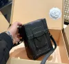 Herrenmagnetlappel Mini Vertikalstamm tragbarer Brieftasche M82077 Messenger -Geldbörsen -Crossbody -Taschen