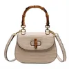 Маленькая дизайнерская сумка для женщин, новинка 2023 года, высококачественная сумка с крокодиловым узором и бамбуковым узлом, милое седло, Crossbodycode 3298