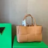 Bolsa feminina de ombro alta versão bottegvveneta intrecciato sacola 2023 tecido sacola de um ombro bolsa feminina de couro genuíno grande xadrez compras 2qp wnbnr