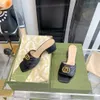 Designer kvinnors tofflor sandaler flip flops mid häl läder mode sexiga skor damer sommar utomhus fyrkantiga huvudbitar chunky häl sandaler 5,5 cm med låda