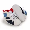 Första vandrare baby sneakers nyfödda läder crib skor spädbarn sport barn mode stövlar barn toftsbarn mjuk så dhugn