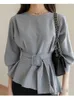 Chemisiers pour femmes Gris Peplum Blouse Office Lady Élégant Tops Femmes Chemises Avec Ceinture Casual Asymétrie Pull Tempérament