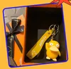 Groothandel klassieke cartoon afbeelding sleutelhanger hangende eendjes auto sleutelhanger schooltas hanger kleine geschenken