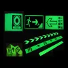 Nastro luminoso Adesivo autoadesivo in PET Nastro di avvertenza per visione notturna Glow In Dark Adesivo da parete Adesivo fluorescente di emergenza