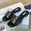 Üçgenler Kadın Düz Terlik ve Sandal Üçgen Metal Tırnaklar Flip-Tw-Flips Klasik Kadın Partisi Tatil Açık Kurulu Moda Plaj Terlikleri 35-42