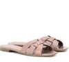 Högkvalitativ lyxröda sandaler Kvinnor tofflor Slides Sandaler Famous Designer Women Spikes Mens Flat Flip Flops Platform Christians Sandal Bottoms With Box