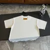 Мужские футболки Дизайнер 23SS в стиле взлетно-посадочной полосы имеет красочную футболку с короткими рукавами с радужными рукавами с дизайном капли плеча YKHV