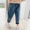 ジーンズの男の子の女の子ジーンズのグラフィティパターンジーンズガールズカジュアルスタイルキッドジーンズ春秋デニム服女の子230614