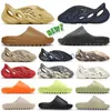 Тапочки 2023 Slippers Summer Slides обувь мужские женщины на пляже пляжные сандалии пустыня песчаная кость чистая смола апельсиновая земля коричневая сажа мужски для мужчин женские размеры J230614