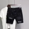 Pantaloncini da uomo Toppa con foro da uomo Jeans slim coreani Pantaloni corti Piedi Denim nero per uomo Cowboy Teenager Designer