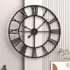 装飾的なオブジェクトの置物モダンな3D大きな壁時計ローマ数字レトロラウンドメタル鉄正確なサイレントノルディックリビングルーム装飾230613