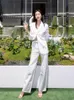 女性のスーツLiu Wen Starの同じ白いバラの開いたウエストスーツ