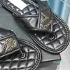 2023 Embroided Sandal Foam Runners Slajdes Designer Kaptaki Kobiet Platforma Sandały Buty Rombiec Slattice Hook Pętla plażowa Chleb Flip Flip Size 35-41