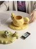 Tassen 3D-Tier-Keramik-Tasse und Untertasse, moderner minimalistischer kreativer Bär mit geprägtem Griff, handgefertigtes Frühstücksbecher-Paar