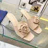 Nova chegada Rose sandálias de couro designer triângulo chinelo mulheres elegante e confortável luxo sandália de salto alto vestido de noiva sapatos z3