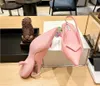 Lyxdesigner katthäl muller skor alla fårskinn sandaler mode mångsidiga fina enstaka skor 3D -tryck broderier toppkvalitet kvinnors skor