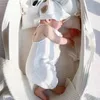 衣類セット2PCS夏のベビー服セットキャップ幼児のかわいいベアのスリングロンパーフィッシャーマンハット幼児少女ジャンプスーツ服230613