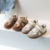 Baskets Chaussures d'entraînement moral pour garçon en cuir souple pour le printemps 2023 Fille petit blanc 230613