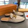 Sapatos de sandália casuais femininos de designer com corrente detalhada mulas chinelo sabot sabot flats couro de bezerro sem costas mocassins flip flop sola de borracha com caixa 35-41