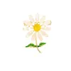 Броши элегантные милые металлические растения Daisy Flower Pin для женщины мужчина воротничка аксессуары костюмы для шарф