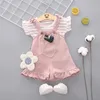 Set di abbigliamento 2 pezzi Cute Toddler Baby Girl T-shirtSuspender Shorts Outing Clothes Fashion Baby Set Abiti senza scarpe senza borsa 230613