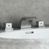 Robinets De Lavabo De Salle De Bains Bateau Libre Robinet De Lavabo Moderne 8 "3 Trous Mélangeur De Cascade Répandu Robinet Monté Sur Le Pont 2 Poignées