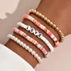 Bracelets de charme 5pcs / ensemble Lettre d'amour empilable colorée pour les femmes en argile douce Pottery superproprié la chaîne de perles de perles