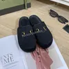 Designer tofflor kvinnor sandaler prinsetown sandal läder mulor platt scuffs damer loafers brev tryckskor metall spänne toffel sommarstrandskor