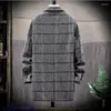 Męskie okopy płaszcze koreańskie męskie płaszcz w paski jesienne zimowe medium długie ciepłe, grube płaszcze ulice wełna pojedyncza piersi
