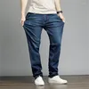 Jeans da uomo Colore: blu scuro nero chiaro Pantaloni da uomo in denim a vita sottile e dritta di grandi dimensioni primavera ed estate