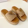 Chinelos 2023 Estilista de Moda Luxo Sandálias Femininas Lona Slide Slides Preto Branco Marrom Piscina Senhoras Str Casual Sandália Sapatos de Praia qiuti17