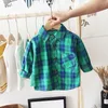 Koszule dla dzieci wiosna koszule jesieni chłopca swobodny długie rękawy dla dzieci bluzki dla dzieci ubrania maluchowe niemowlę dzieci w kratę prezenty 230613