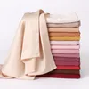 Vêtements ethniques Couleur unie Femmes Hijabs Lady Simulation musulmane Satin longue écharpe Moyen-Orient Malaisie Indonésie Hijab Châle respectueux de la peau