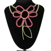 Anhänger Halsketten Dvacaman Frauen Große Blume Halskette Farbige Helle Gänseblümchenförmige Dekorative Metall Schöne Schmuck Frühling